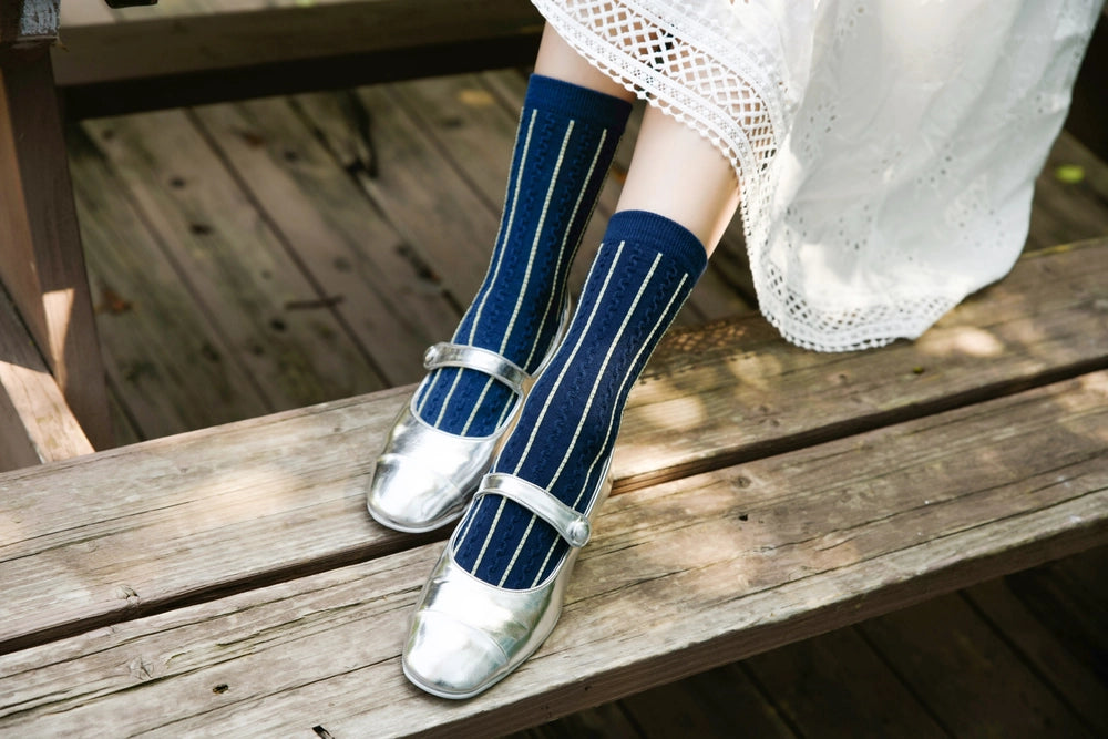 Women's Textured Cable Knit Everyday Socks Navy