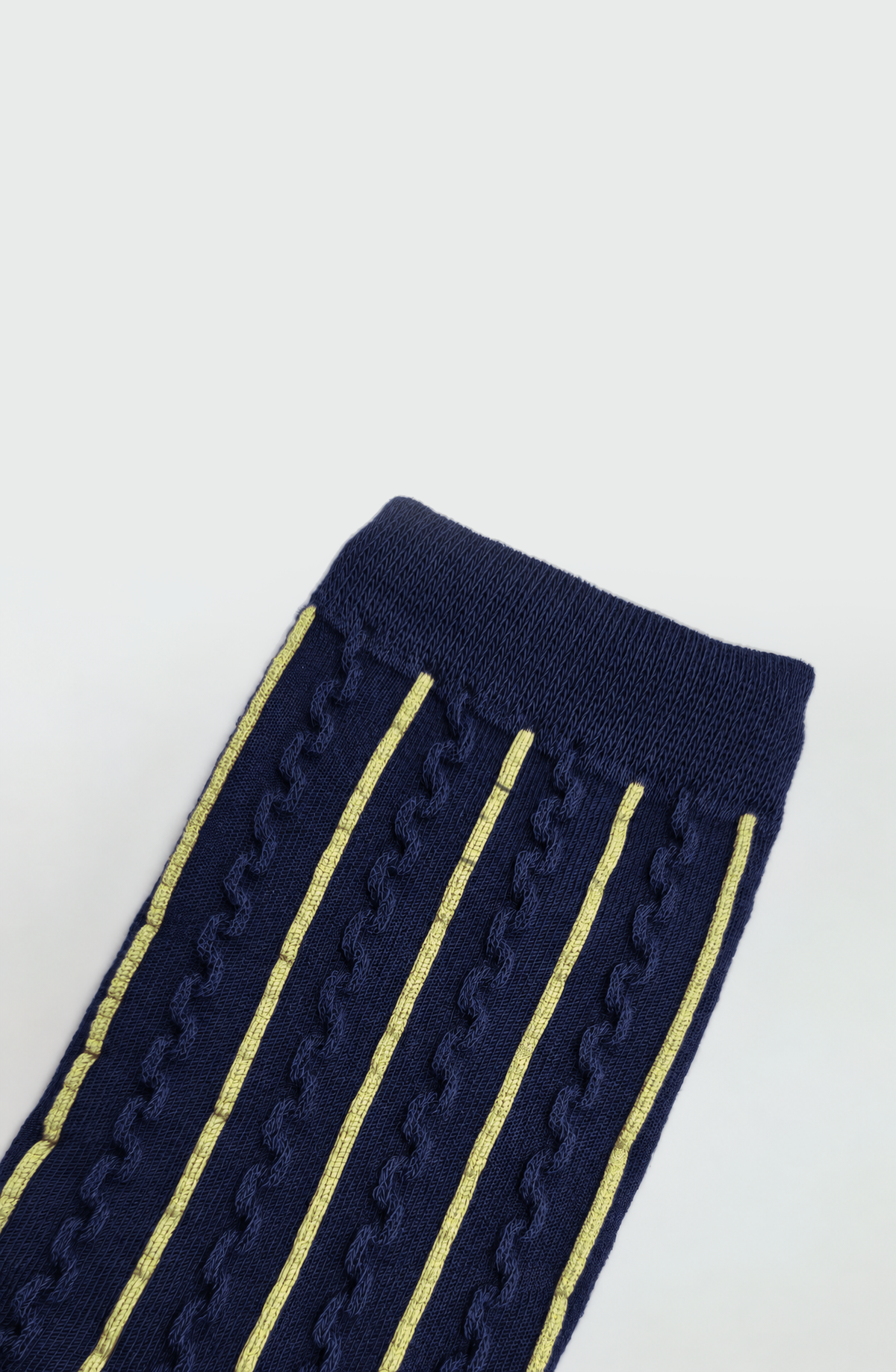 Women's Textured Cable Knit Everyday Socks Navy