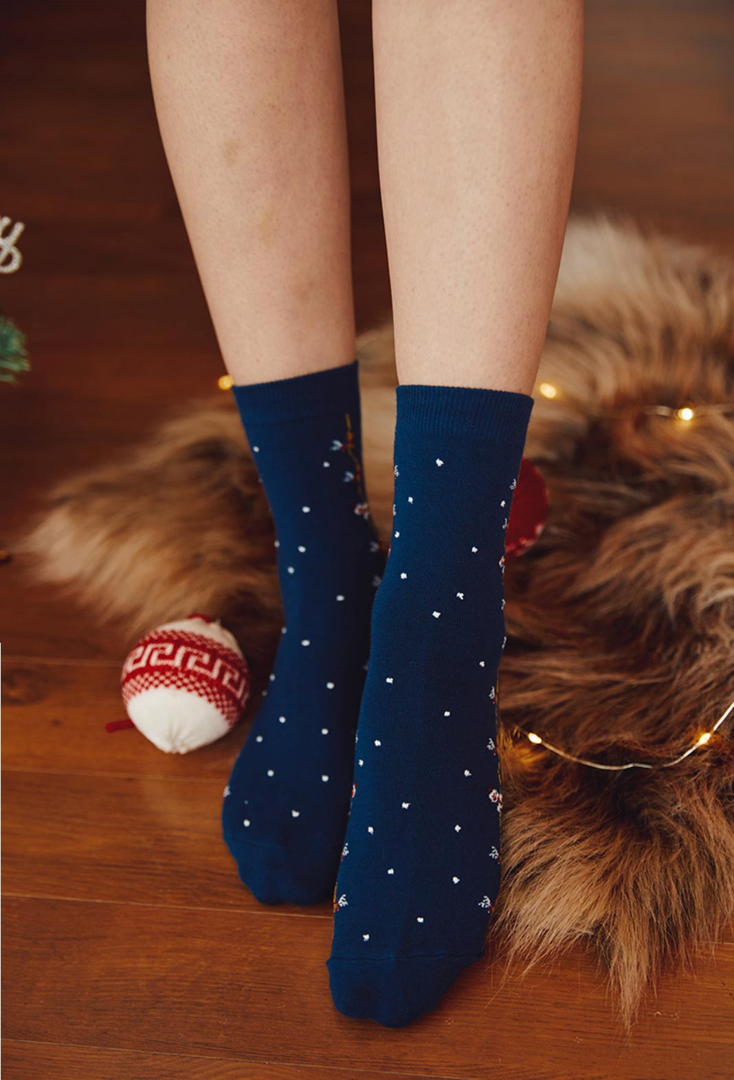 Women's Festive Snowman & Reindeer Knit Crew Socks for Women-Women's Festive Snowman & Reindeer Knit Crew Socks for Women