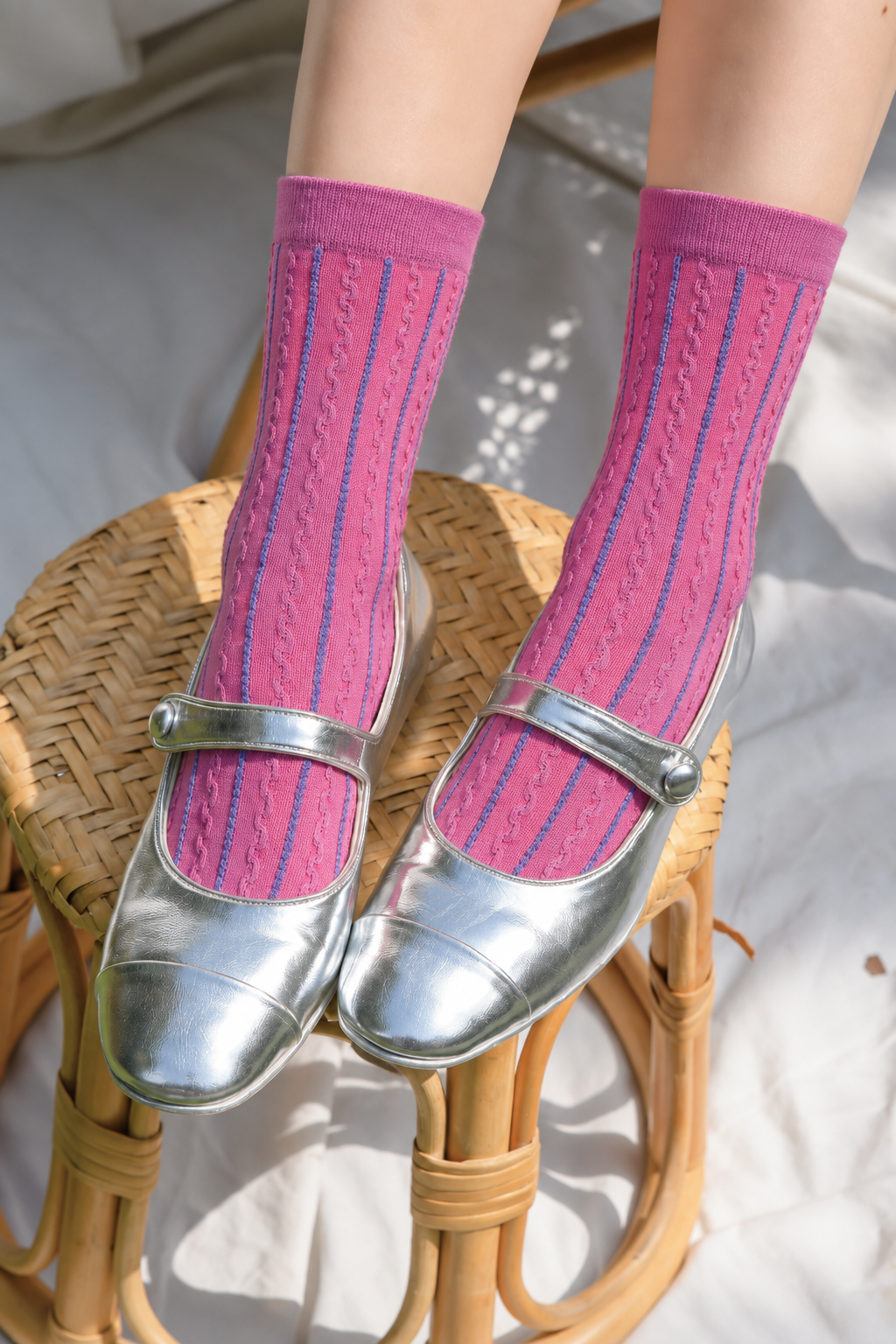 Women's Textured Cable Knit Everyday Socks Pink