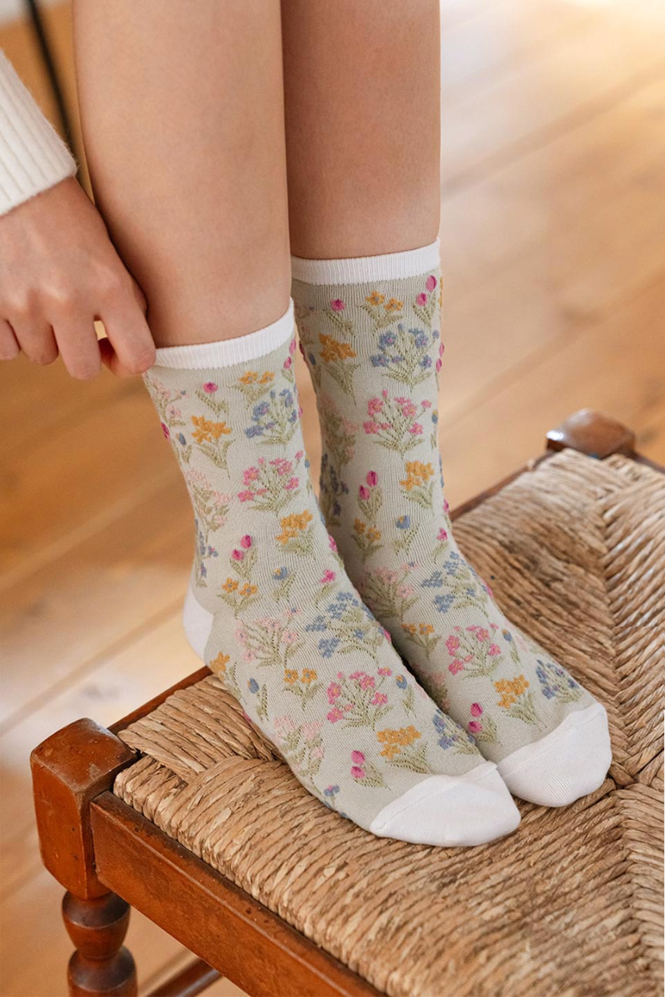 Women's Botanical Floral Patterned Crew Socks-Women's Botanical Floral Patterned Crew Socks