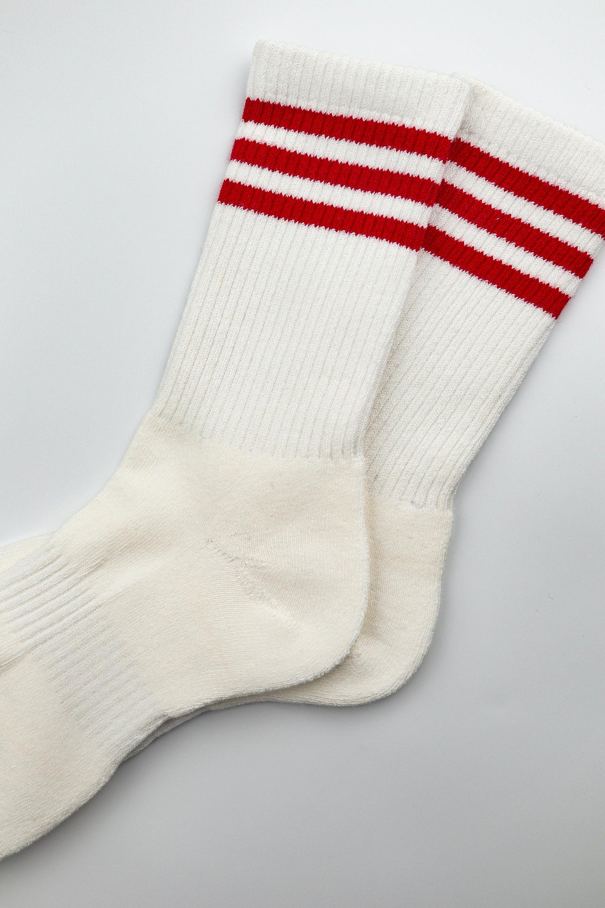 Women's Sporty Ribbed Crew Socks with Sole Cushioning White-Red